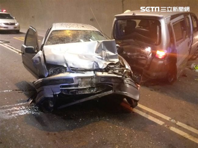 觀音山隧道傳2車追撞　釀4人受傷