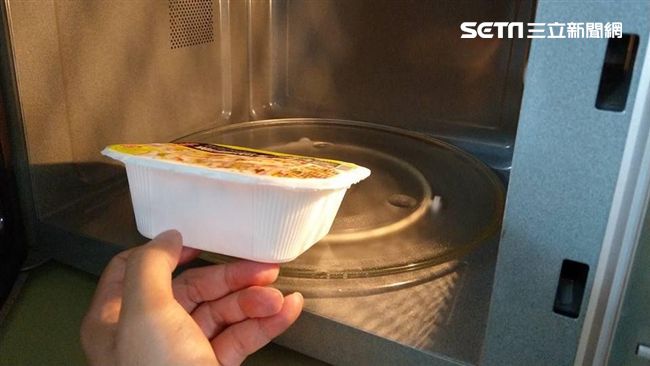 退伍工作不穩　家人碰到食物他就倒掉