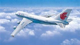 16:9
中國國際航空一架班機今早驚傳遭人劫機，目前飛機已降落鄭州機場。（圖／翻攝自三湘都市報微博）