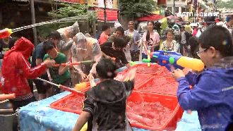 新北潑水節登場　 首度加入泡泡主題