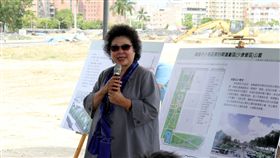 軍營變公園10月見客　陳菊盼如期如質完工高市小港區第89期重劃區原為少康營區，占地23.25公頃，重劃後可開闢10公頃公園用地，預計今年10月底完工，高雄市長陳菊14日實地視察，期盼工程如期如質完工，儘早提供市民優質的生活環境。（高市新聞局提供）中央社記者程啟峰高雄傳真　107年4月14日