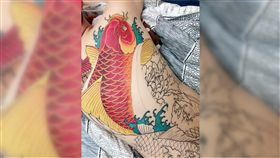 刺青,男友,沉迷,遊戲,上色,著色,奇異筆,爆廢公社　圖／翻攝自臉書爆廢公社