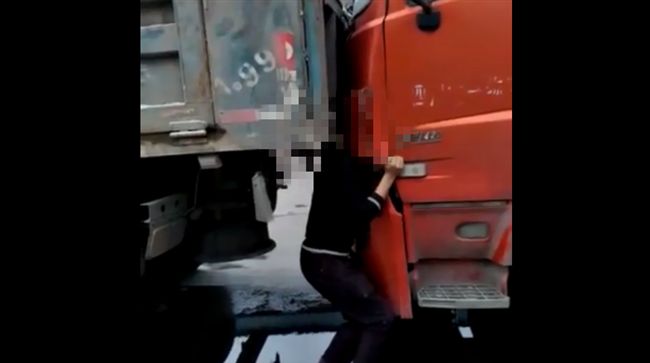 司機沒拉手煞車　卡車滑行遭夾頭慘亡