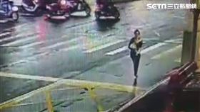 等不及!母抱燙傷女嬰 跑百米衝消防隊