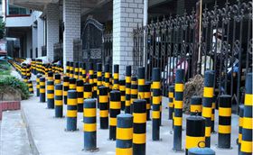 防遊民聚集　中國廣西祭出梅花樁奇招
中國大陸,廣西,柳州市,梅花樁,遊民
圖／翻攝自微博