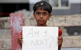 印度性侵案件頻傳，數個城市發起示威活動，民眾上街抗議政府保障婦女不力（圖／翻攝自推特）