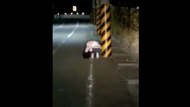 女往大甲三步一跪一拜？網友：在求命