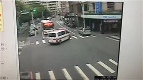 新北市,三峽,大同路,把玩,槍枝,走火,槍傷,送醫，翻攝畫面