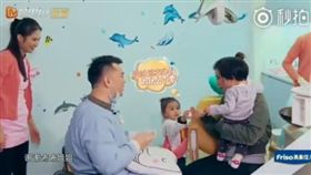 圖說：BO妞,咘咘,看牙,賈靜雯,修杰楷,媽媽是超人3。（圖／翻攝自秒拍）