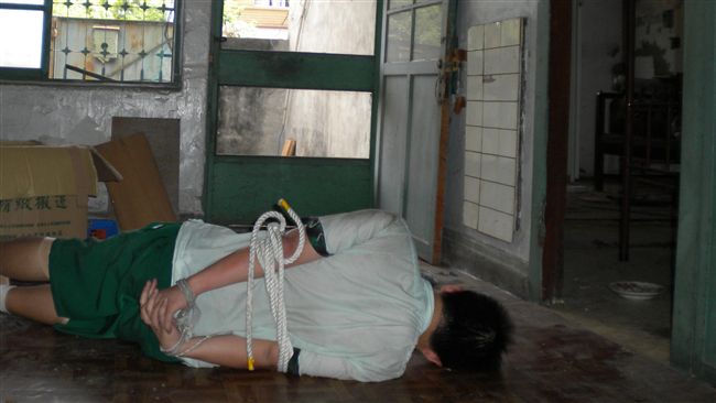 摸學生下體還捏蛋蛋　排球教練遭起訴