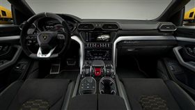 Lamborghini內裝大量使用Alcantara麂皮。（圖／翻攝Lamborghini網站）