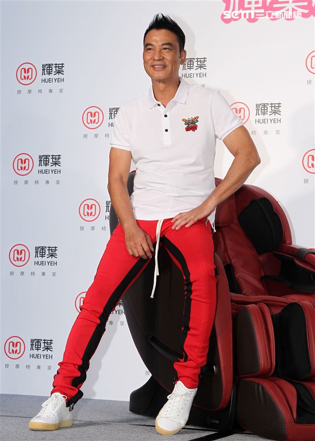 任達華傳授健康翹臀的祕方。（記者邱榮吉/攝影）