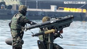 刺針飛彈實施火力射擊。（記者邱榮吉/蘇澳拍攝）