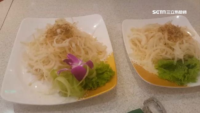 洋蔥沙拉是熱炒店常見的小菜,清爽又好吃。(示意圖)