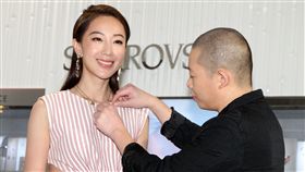 吳季剛與知名品牌再次合作推出2018春夏系列服裝與飾品，名模隋棠穿戴吳季剛設計服飾及飾品。（記者邱榮吉/攝影）