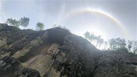  大陸,四川,資陽,半月山大佛,坐佛,日暈,奇景,佛光,顯靈,旅遊 圖／翻攝自封面新聞　https://goo.gl/SpvXAs