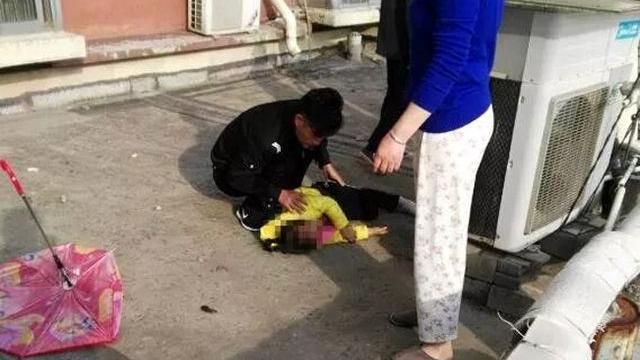 6歲女童用雨傘當降落傘　竟奇蹟保命