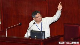 台北市長柯文哲出席市議會施政報告總質詢。 圖／記者林敬旻攝