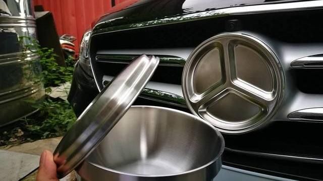 賓士車標被偷走　廚房小物重現三芒星
