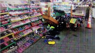 黑白雙煞持球棒狠砸店　20秒快閃逃