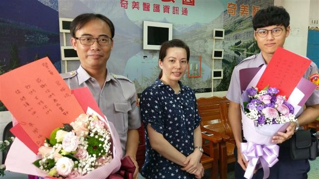 勇警擊斃通緝犯　宅神送花：挺你們！