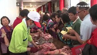 大甲媽祝壽大典結束　信眾瘋搶豬公肉