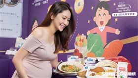 營養師李婉萍提醒，孕期營養跟一般飲食不同，懷孕媽咪所需要的營養更加全面。（圖／公關照）