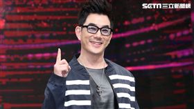 任賢齊.賈靜雯出席選秀節目坐鎮評審,與主持人吳宗憲.安心亞聯手出擊