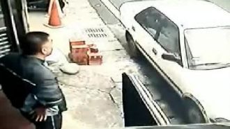 車停人家門口與屋主大吵！竟亮刀恐嚇