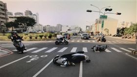 闖燈撞死愛台美教師　兒幫父器捐遺愛（圖／翻攝畫面）