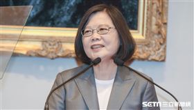 行政院長林全因為階段性任務完成提出辭呈，總統蔡英文5日親自舉行記者會，宣布新任行政院長由台南市長賴清德接任。 圖／記者林敬旻攝