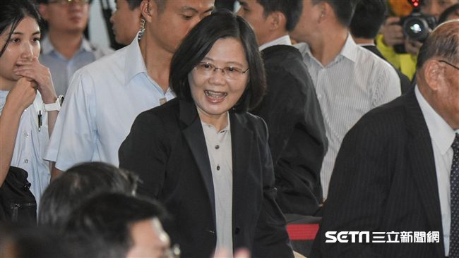 很想跟民眾握手　蔡英文：但有隨扈在