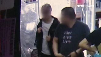 四男偷相機　聲東擊西還打pass