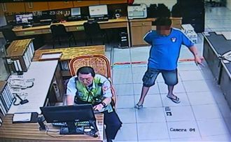 明華園太讚　通緝犯忘我到警局借廁所