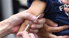 沖繩麻疹疫情衝擊，截至16日已有56人確診。（圖／翻攝琉球新報）