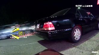 酒駕撞重機冒火花　肇逃畫面被PO網