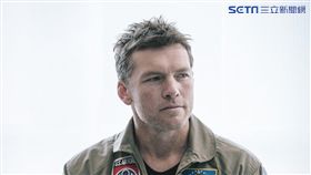 《末世異種》山姆沃辛頓飾演退役軍官，參加祕密人體實驗。（圖／昇華娛樂提供）