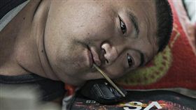 大陸,遼寧,殘障,直播,電玩,筷子,養活家人,英雄聯盟,粉絲
http://www.fawan.com/2018/04/18/1117053t185.html