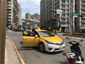 新北市,新莊,新北大道七段,青山路,心臟病,運將,翻攝畫面