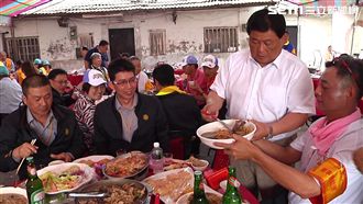 跟著媽祖遶境！顏清標私下如國民爸爸