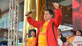 一例一休鬆綁　徐旭東：賴清德很不錯勞動基準法有關一例一休內容將修法鬆綁，遠東集團董事長徐旭東3日受訪時說，行政院長賴清德要修法是為了台灣經濟發展，一上任就有努力在做，「很不錯！」中央社記者朱則瑋攝  106年11月3日