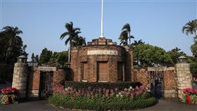 台大校務會議討論管案　5提案全數擱置台灣大學24日召開校務會議，會中討論有關校長當選人管中閔的討論案共計5案，經投票表決後全數擱置，若24日會議結束前未再提出，就不再討論。圖為台大校門口。中央社記者謝佳璋攝　107年3月24日　-台大-台灣大學-臺灣大學-