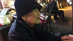 玫瑰花婆婆，阿嬤，賣花（記者郭奕均攝影）