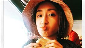 坤達PO柯佳嬿猙獰吃相，告白自然最美。（圖／翻攝自坤達臉書）