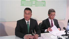 行政院發言人徐國勇、副發言人丁允恭。（圖／記者盧素梅攝）