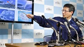 日本九州南部霧島山脈硫黃山附近，19日下午發生火山噴發。圖為日本氣象廳記者會說明噴發情形。（共同社提供）/中央社
