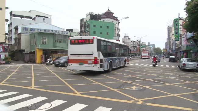 五叉路口無號誌…老翁走斑馬線遭撞死