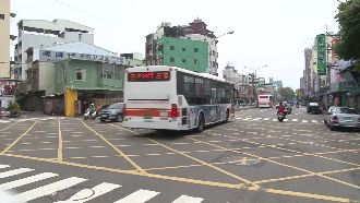 五叉路口無號誌…老翁走斑馬線遭撞死