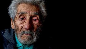 智利南部城鎮馬里基納（San Jose de Mariquina）121歲人瑞哈拉米羅（Celino Villanueva Jaramillo）／圖／翻攝自推特