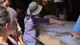 九份,芋圓,潑灑,豆子,老店,美女,瑞芳,阿婆,爆料公社。（圖／翻攝爆料公社）